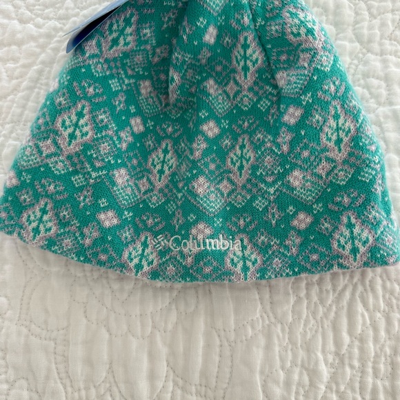 NEW with tags Columbia Teal Patterned reversible lavender Beanie YL/XL - Picture 2 of 3